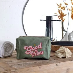TROUSSE DE TOILETTE GOOD VIBES